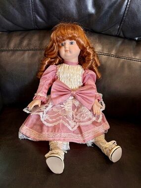 Kingstate The Dollcrafter Porcelain Doll Red Hair Pink Dress749/3500 Collectible
